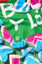 アクセサリー Bimba Y Lola ハーツ グラフィティ ロゴ スカーフ 緑 6BZ0X0616 - 画像 (3)