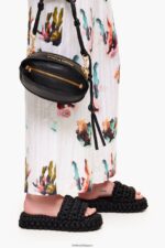 フットウェアー Bimba Y Lola 編み込みフラットサンダル 黒 6BZ0X0573 - 画像 (2)