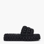 フットウェアー Bimba Y Lola 編み込みフラットサンダル 黒 6BZ0X0573
